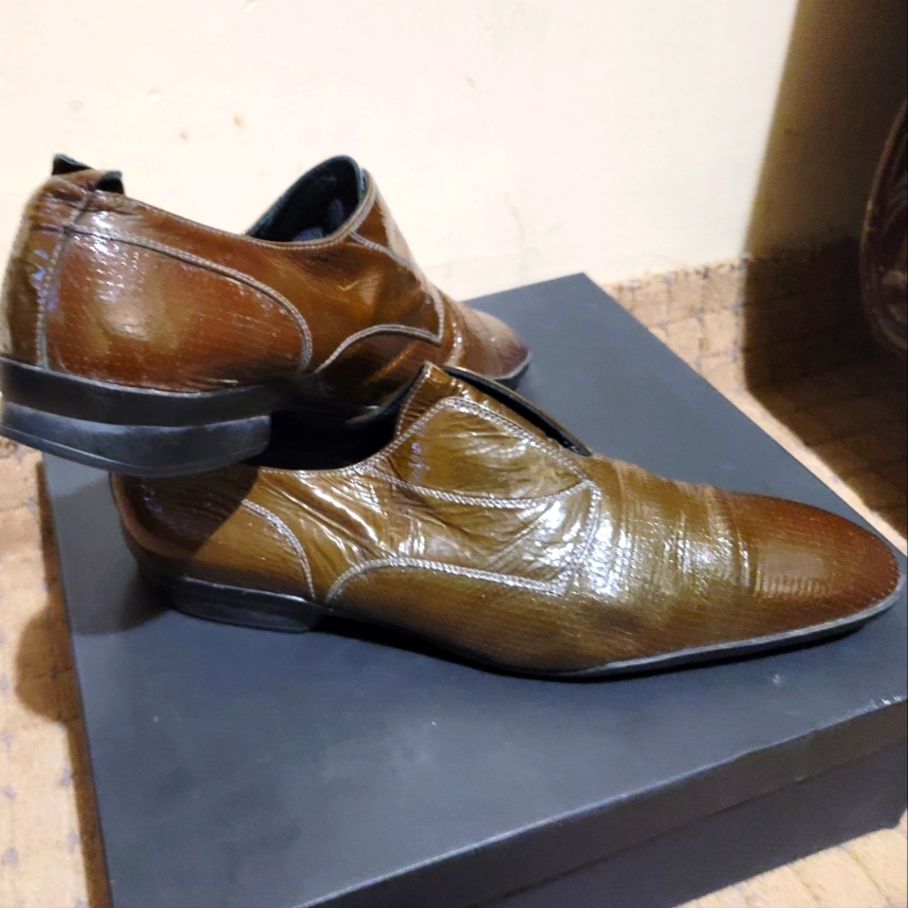 Beautiful shinny shoes Size 12 = 45
